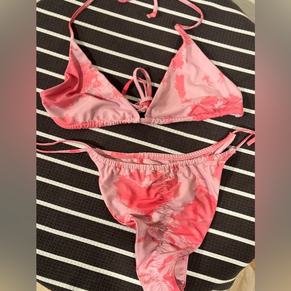 Pink bikini - Picture 2 of 2